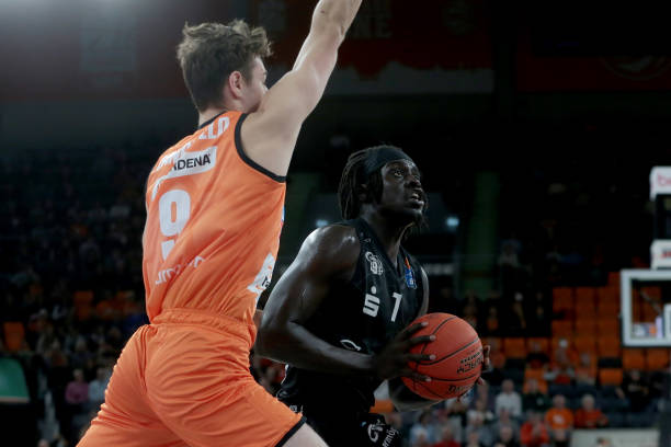 他凭借精准 他凭借精准